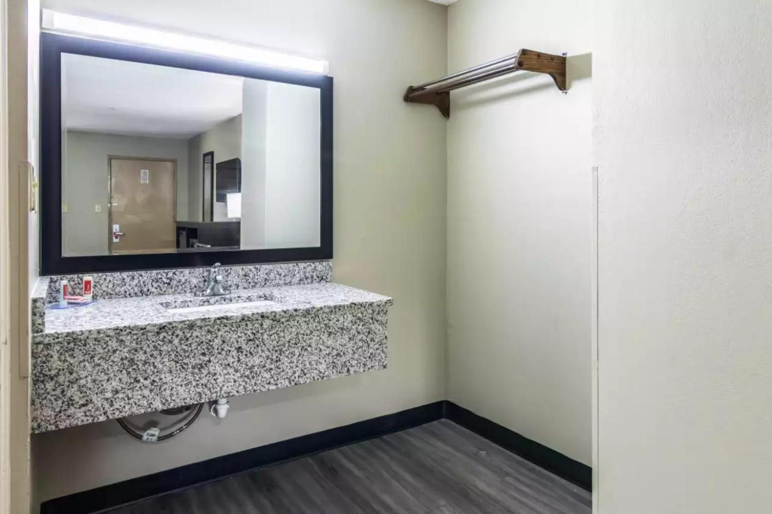 Americas Best Value Inn אופליקה מראה חיצוני תמונה